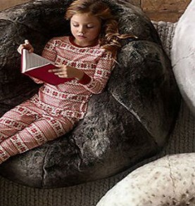 Modern and vintage playrooms with Christmas spirit