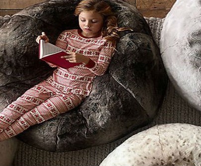 Modern and vintage playrooms with Christmas spirit